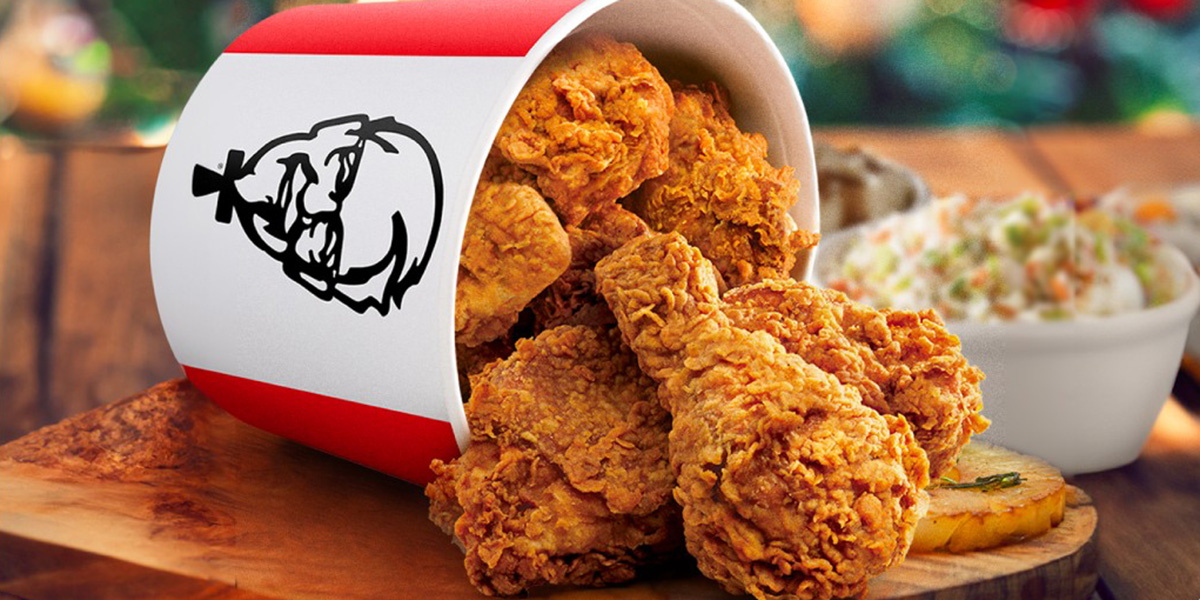 La combinación perfecta: Pollo frito y maratones de series